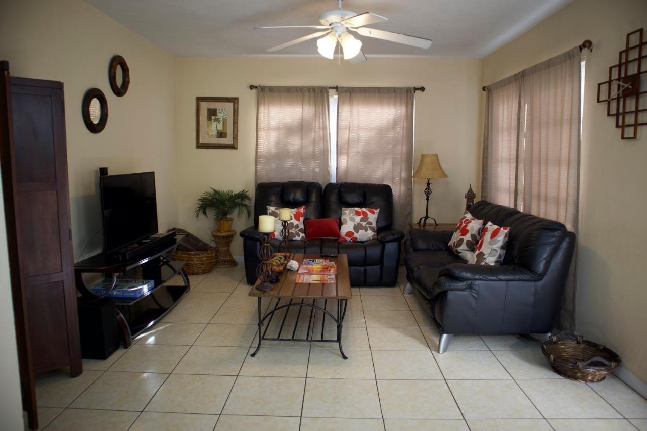 Great Location Near Downtown & Airport Villa Tampa Buitenkant foto